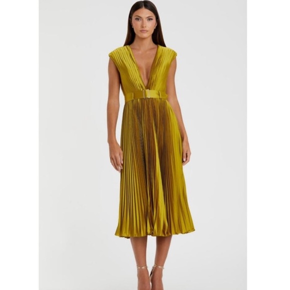 MAC DUGGAL Dress Size 10 Evening Gown NEW Chartreuse Green Pleated Cap Sleeve - Picture 1 of 9
